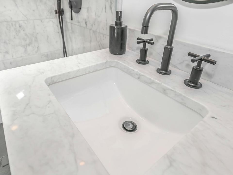 Faucets, hardware and finishing materials for construction.
